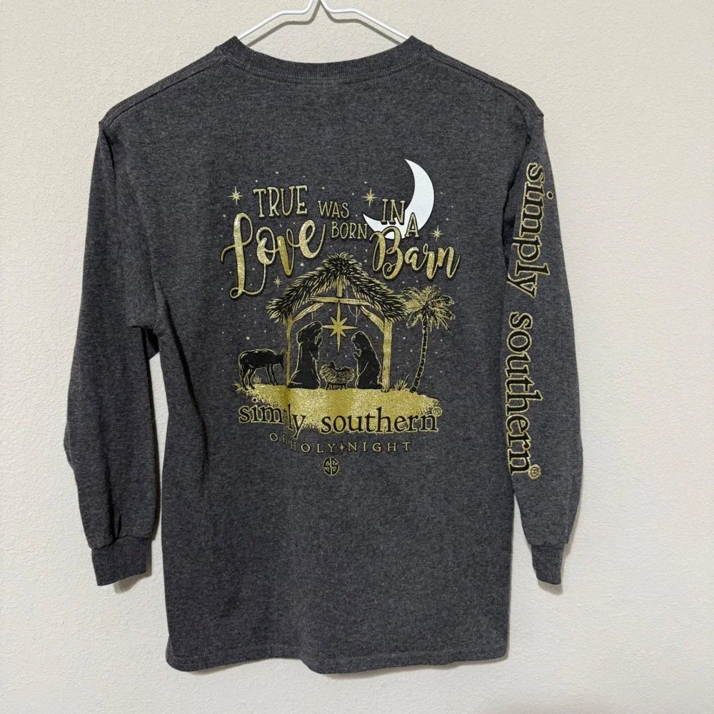 Simple Southern 'True Love was born in a Barn' Glitzy Gray Tee Size Youth Medium